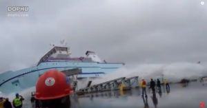 【動画・画像あり】巨大船の入水映像がもはや災害と勘違いするレベル