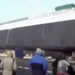 アイキャッチ_【動画・画像あり】巨大船の入水映像がもはや災害と勘違いするレベル
